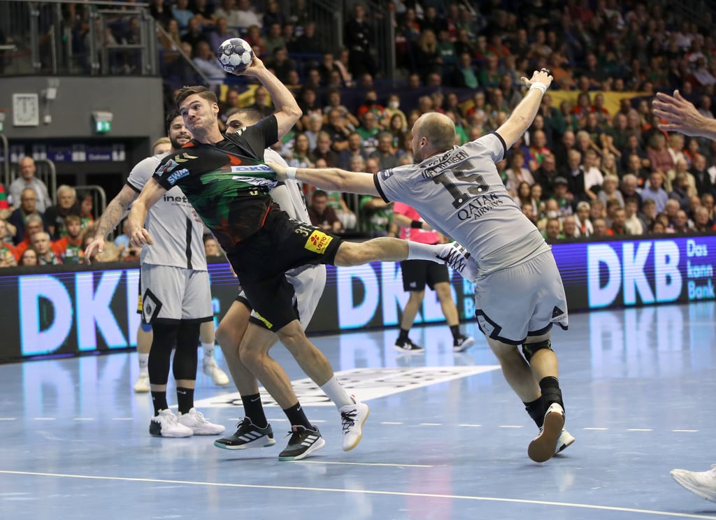 Kay Smits (l.) – hier im Spiel gegen Paris St.-Germain – ist am Sonnabend zum letzten Mal als Gast in der Flens-Arena. Ab Sommer bestreitet er mit der SG Flensburg-Handwitt seine Heimspiel in der Halle.