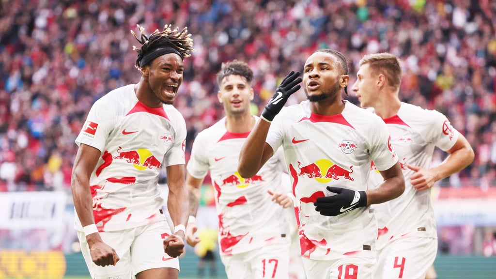 Wichtiges Erfolgserlebnis: Mo Simakan und Christopher Nkunku.