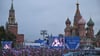 Menschen versammeln sich auf dem Roten Platz, um die Annexion der ukrainischen Regionen an Russland zu feiern. Die ARD berichtete in einem „Brennpunkt“.
