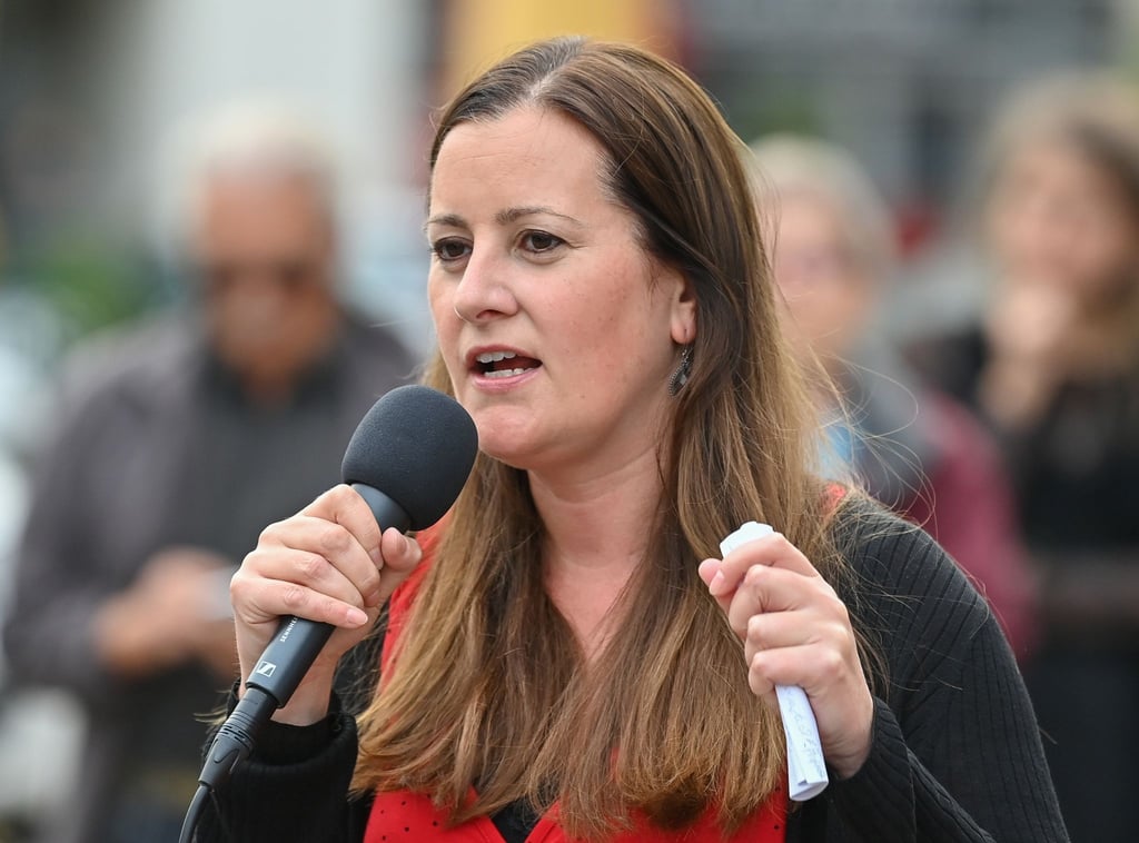 Janine Wissler (Die Linke) spricht.