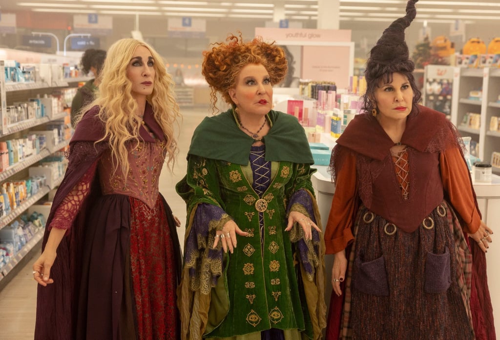 Sarah Jessica Parker (l-r) als Sarah Sanderson, Bette Midler als Winifred Sanderson und Kathy Najimy als Mary Sanderson sind wieder da.
