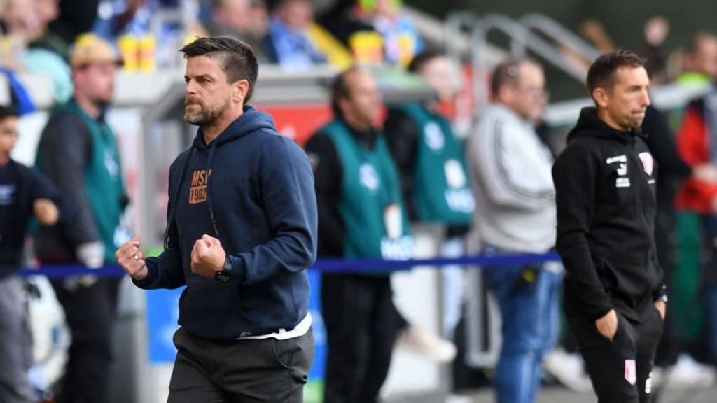 MSV-Trainer Torsten Ziegner jubelt über den Sieg gegen den Halleschen FC.