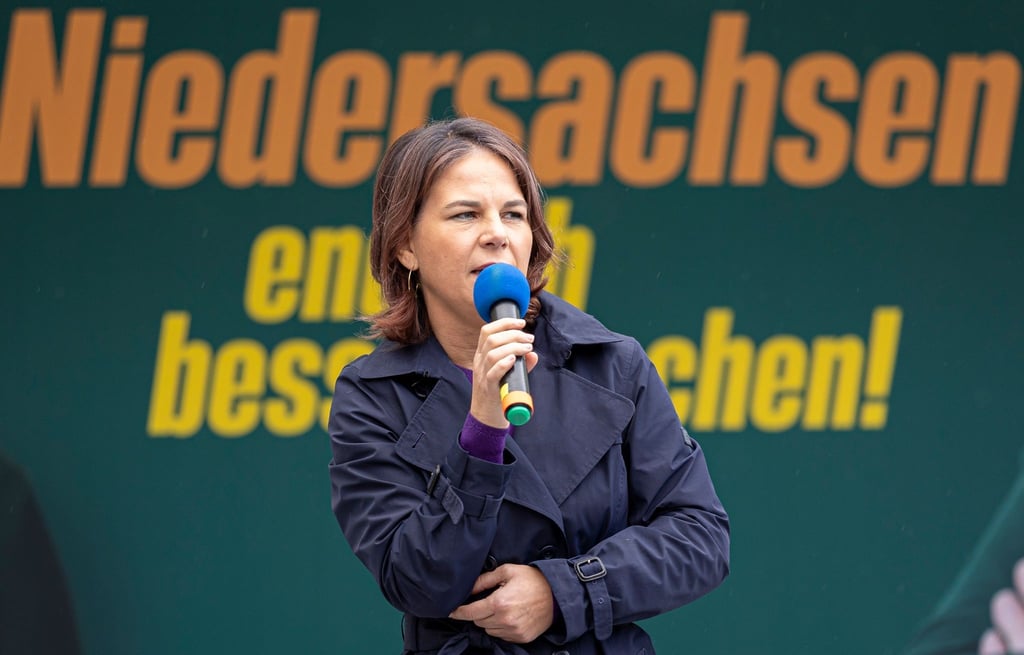 Baerbock will auf europäischer Ebene für „gezielte Sanktionen“ gegen die Verantwortlichen im Iran werben.