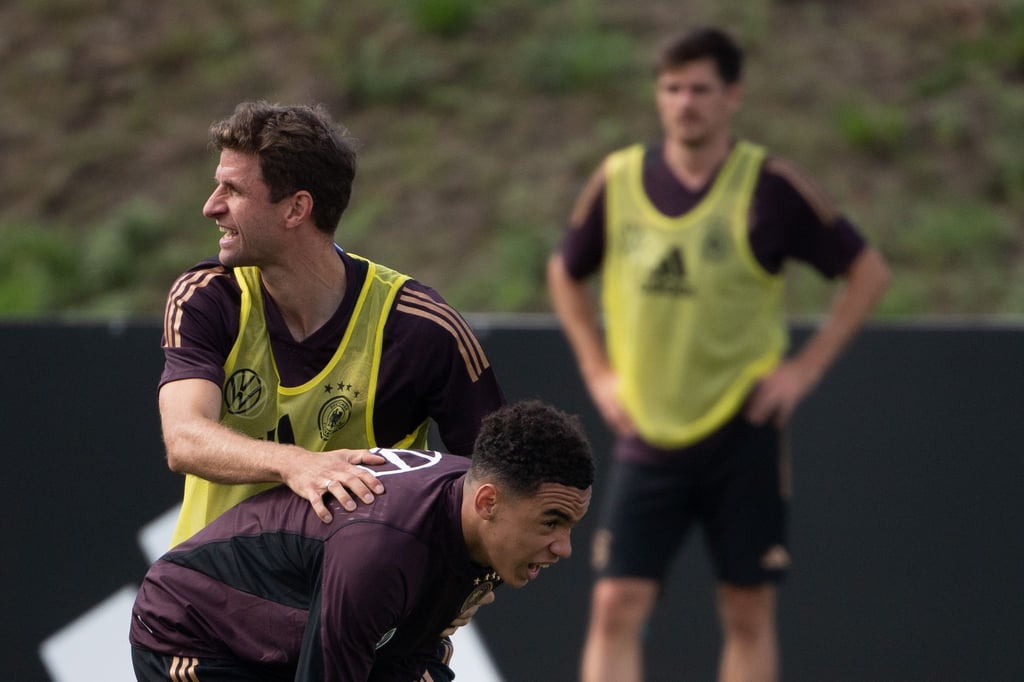 Thomas Müller (l) ist ein Vorbild für Jamal Musiala.