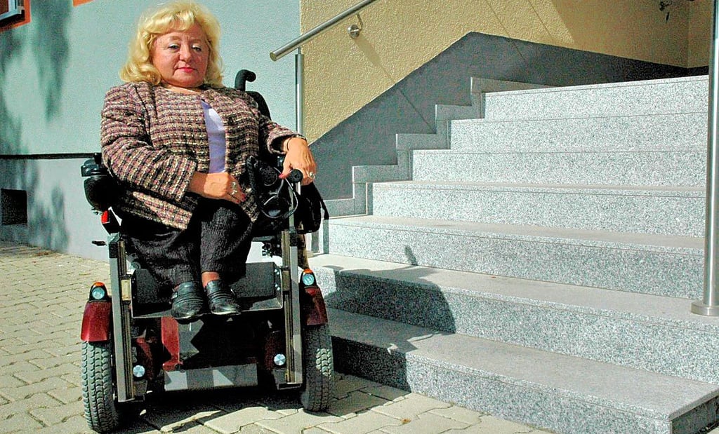 Kerstin Römer wird nicht müde, auf die vielen Barrieren im öffentlichen Raum für Menschen mit Handicap hinzuweisen.