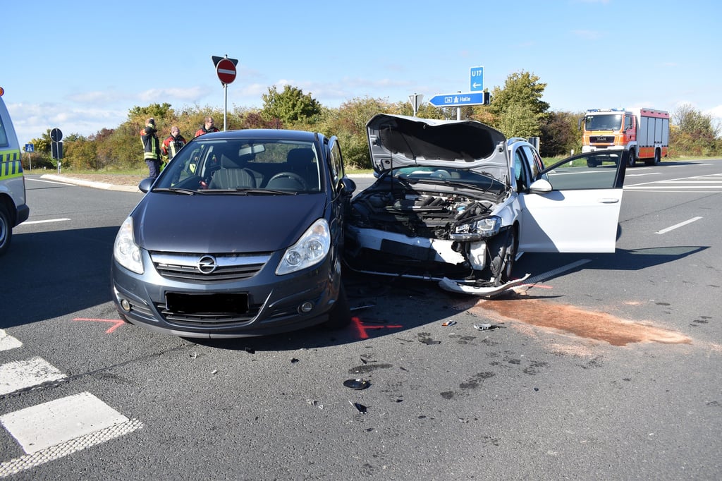Durch die Kollision wurden beide Unfallbeteiligten schwer verletzt.