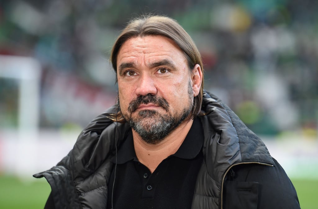 Gladbachs Trainer Daniel Farke auf dem Weg zum Interview.
