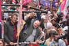 Fernando Haddad (l), Gouverneurskandidat der Arbeiterpartei, und Brasiliens ehemaliger Präsident Luiz Inacio Lula da Silva, gestikulieren während einer Wahlkampfveranstaltung einen Tag vor den Parlamentswahlen.