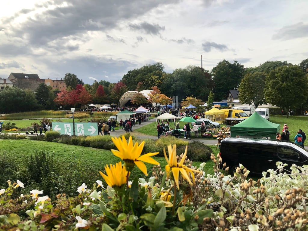 Sonne und Regen beim Herbstmarkt in Schloss Moritzburg Zeitz: Die Veranstaltung wurde trotzdem ein voller Erfolg.