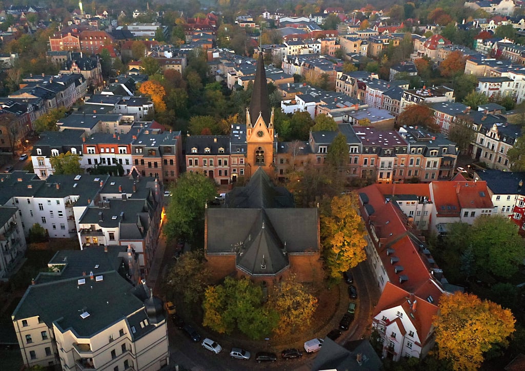 Blick auf die Stephanuskirche im Mühlwegviertel von Halle (Saale).