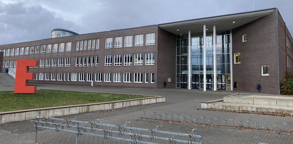 Das Einsteingymnasium Magdeburg feierte am 1. Oktober nachträglich sein 25-jähriges Bestehen.