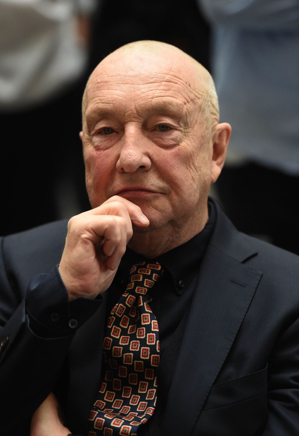 Der Künstler Georg Baselitz hat die Pinakothek der Moderne in München aufgefordert, ein Gemälde des NS-Künstlers Ziegler abzuhängen.