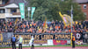 Friedliche Dynamo-Fans in der Fankurve.