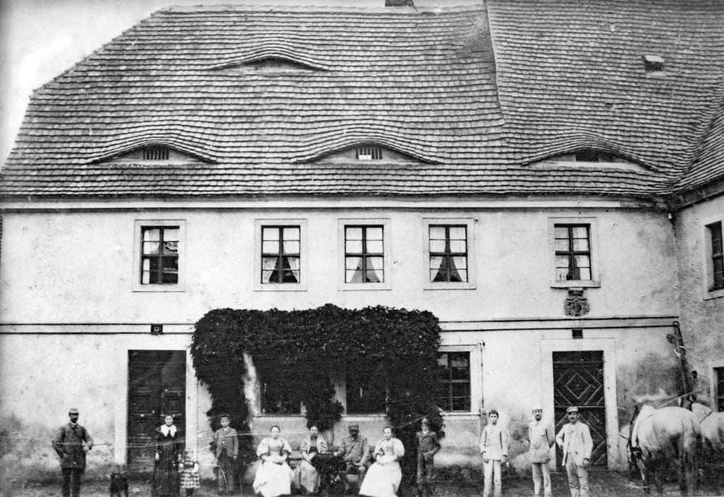 Eine historische Ansicht von der Zörnitzer Mühle in Aderstedt vor dem schweren Brand.