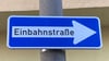 In Magdeburg gibt es eine Einbahnstraße, die ohne ein solches Einbahnstraßenschild auskommt.