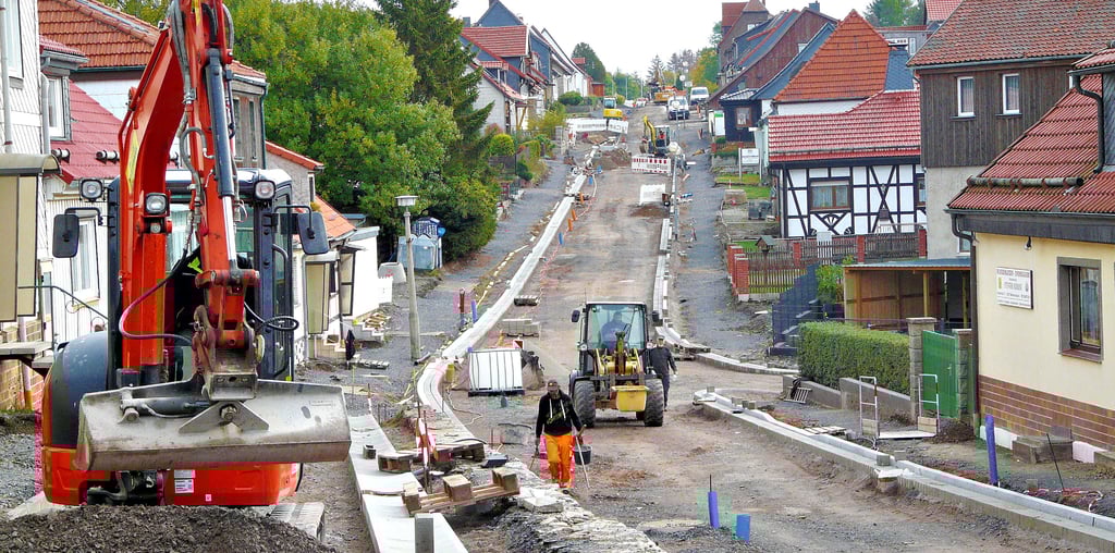 Die Bauarbeiten an der Bergstraße in Benneckenstein sollen noch bis zum Frühjahr 2023 dauern.