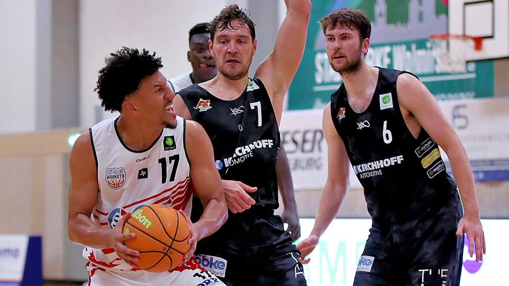 Neuzugang Mubarak Salami (l.) hat nicht nur Zähne gezeigt, sondern gegen Iserlohn auch 14 Punkte erzielt.