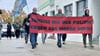 Erneute Montagsdemo in Schönebeck, gleiches Banner wie in der Vorwoche. Rund 290 Teilnehmer hat die Polizei gezählt. Weniger, als erwartet, war doch Feiertag.