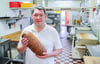 Stefan Kirn in der Backstube seiner Bäckerei: Die Anzahl der verkauften Brote ist rückläufig. 
