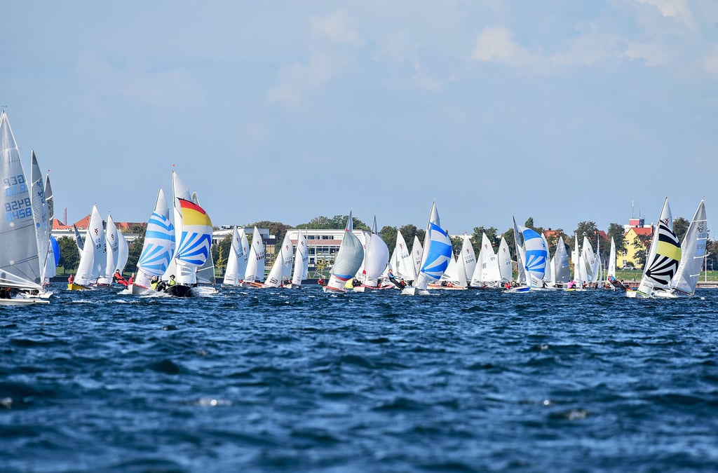 Buntes Treiben auf der Goitzsche: Insgesamt 90 Boote nahmen am Wochenende beim Segelcup teil.