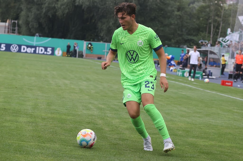 Wolfsburgs Jonas Wind hat nach seiner Verletzung erstmals wieder mit der Mannschaft trainiert.
