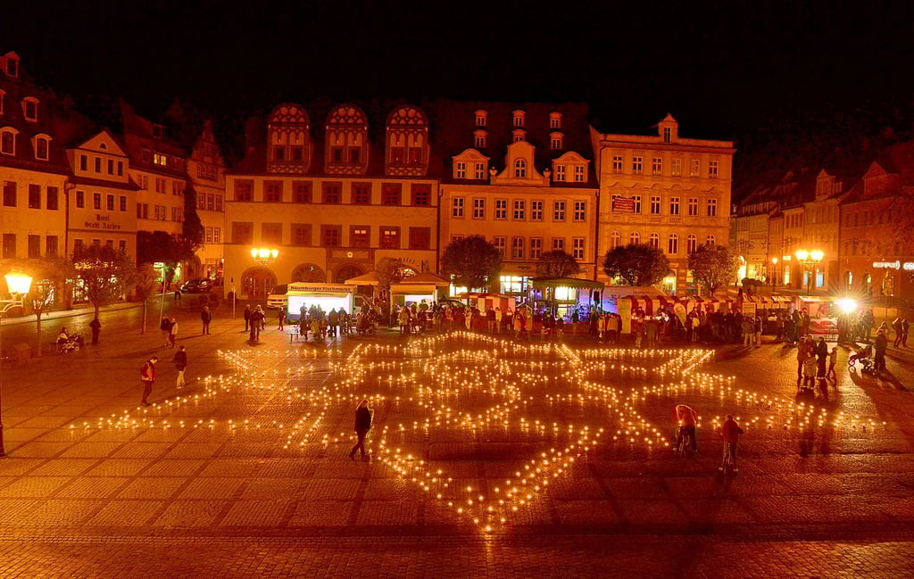 In Naumburg wird am 11. November zur deutschlandweiten Aktion „Eine Million Sterne“ von Caritas International wieder ein großer Stern auf dem Marktplatz leuchten.