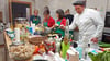 Kochschule des Ummendorfer Trachten- und Brauchtumsvereins: Der Italienische Abend bedeutete einen ersten großen Härtetest für die Schauküche im Multiplen Haus, rechts Küchenchef Martin Falke.