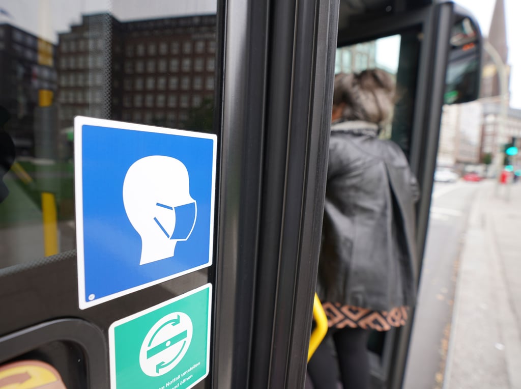 Die CDU-Fraktion in Sachsen-Anhalt will die Maskenpflicht in Bus und Bahn abschaffen. Das findet nicht jeder gut.