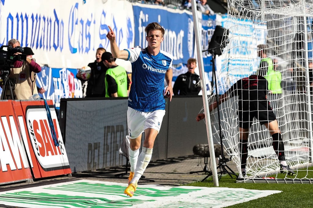 1. FC Magdeburg-Stürmer Luca Schuler nach seinem goldenen Tor im Spiel gegen den SSV Jahn Regensburg.