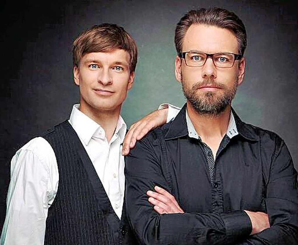Erik Lehmann (l.) Philipp Schaller bieten Kabrett.