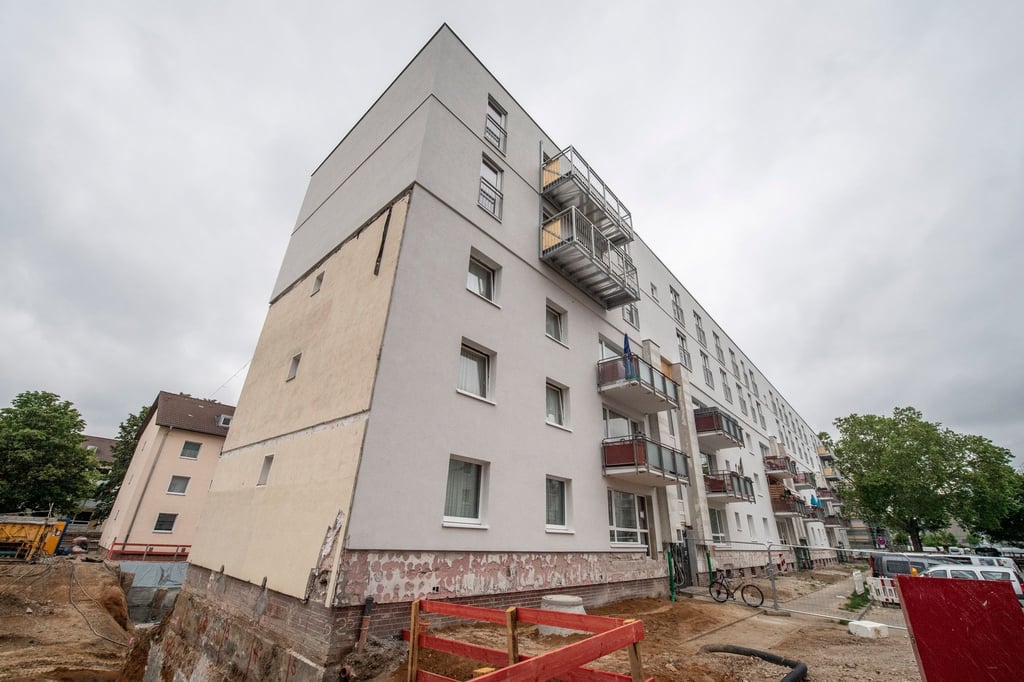Ein Mehrfamilienhaus in Frankfurt wurde um zwei neue Obergeschosse aufgestockt.