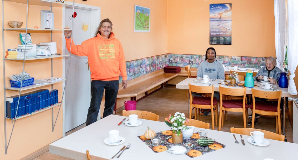 Pastor Jörg Recknagel lädt nicht nur Bedürftige in die Wärmestube der Evangelisch-methodistischen Kirche am Steinsgraben 37 ein.