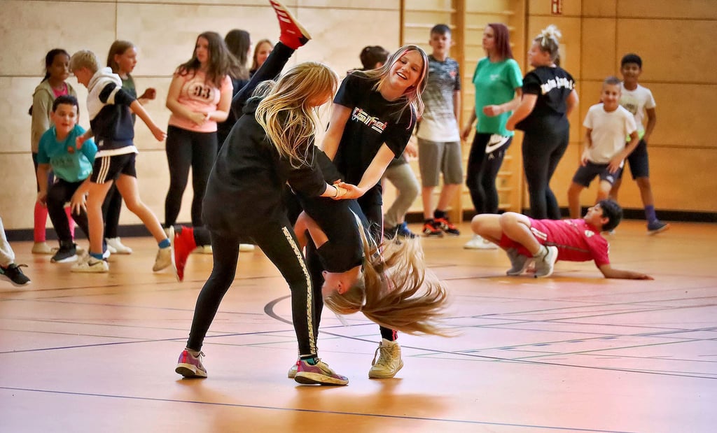Viel Action bei der Hip-Hop-Darbietung in der Turnhalle.