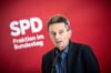 Rolf Mützenich, Vorsitzender der SPD-Bundestagsfraktion, warnt vor einer Deindustrialisierung in Deutschland.