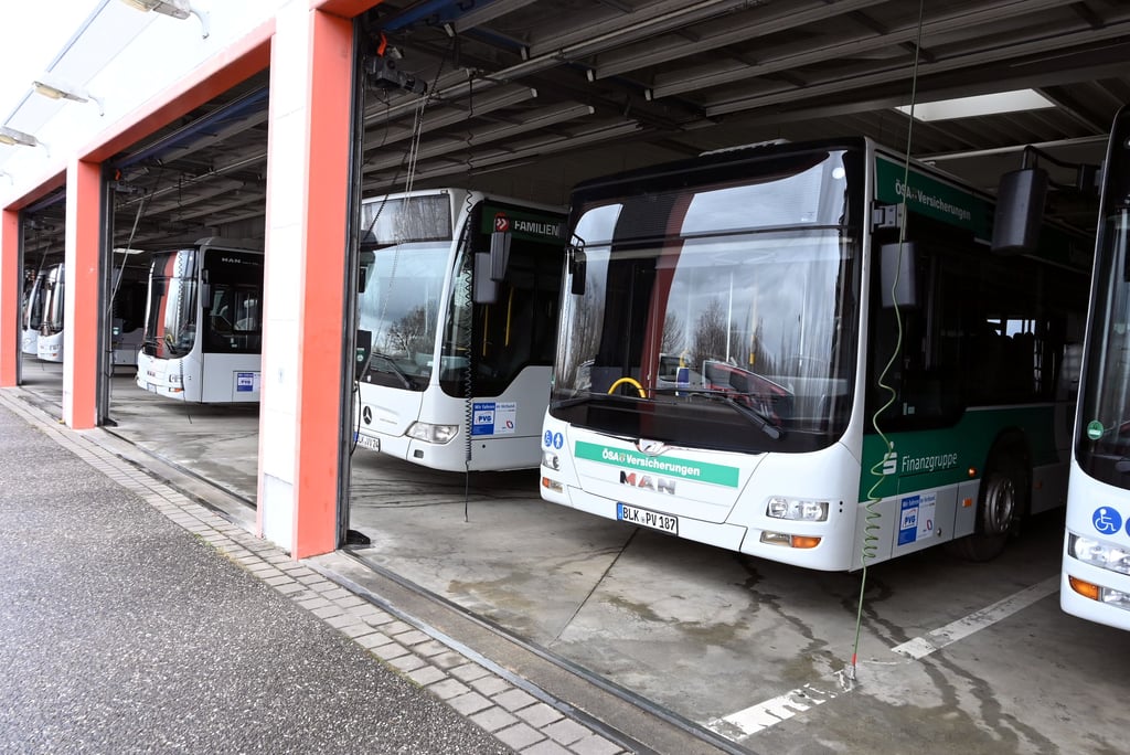 Öfter als gewollt bleiben die Busse der PVG an den Standorten stehen. Grund ist ein massiver Personalmangel.