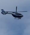 Ein Hubschrauber der Polizei war an der Suche im Goitzschewald beteiligt.