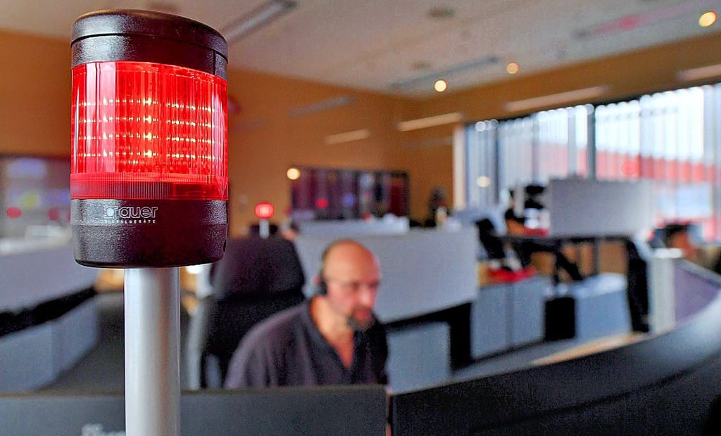 Alarmstufe Rot? Rettungsleitstellen werden immer digitaler, müssen technisch und personell gut ausgestattet sein.