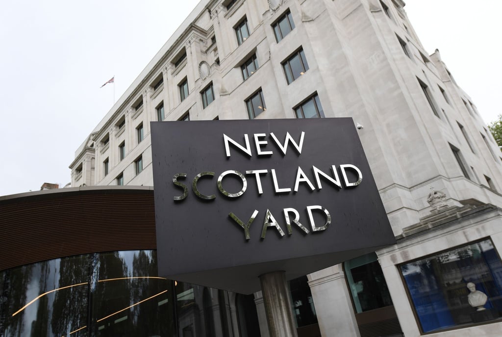 Die Polizeibehörde New Scotland Yard im Stadtteil City of Westminster am Londoner Themseufer: Die Londoner Metropolitan Police ist erneut von einem Rassismus-Skandal erschüttert worden.