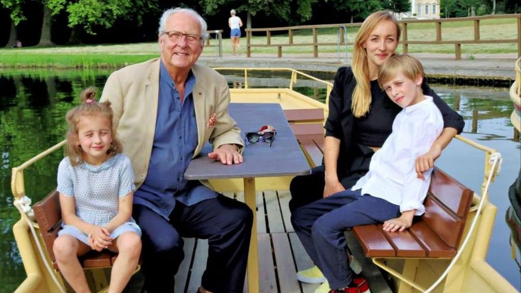 Eduard Prinz von Anhalt mit Tochter Eilika Prinzessin von Anhalt und Enkeln Philine (8) und Leopold (11) im Wörlitzer Park.