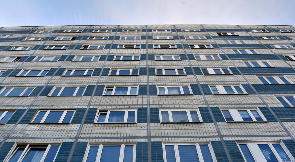 In Wolmirstedt soll das Sanierungsgebiet West beschlossen werden. In der Verwaltung sieht man großes Potenzial für das 56 Hektar große Areal. Auch der Zehngeschosser in der Samsweger Straße könnte davon profitieren. Hier ist die Rede von energetischer Sanierung und Begrünung.