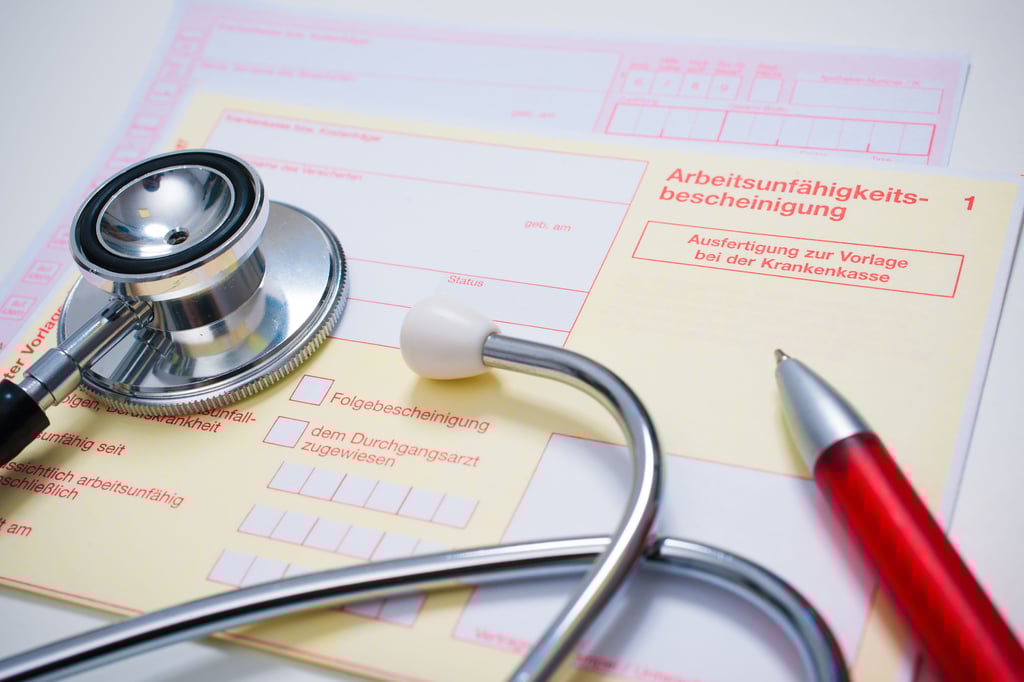 Krankschreibung, und zwar ganz anonym und ohne Krankenversicherung. Der "Anonyme Krankenschein" soll es ermöglichen.