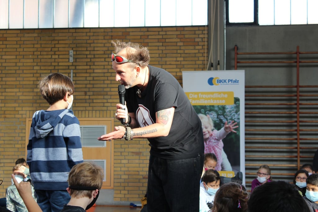 Präventionsprogramm mit Tom Lehel begeistert Grundschulen.