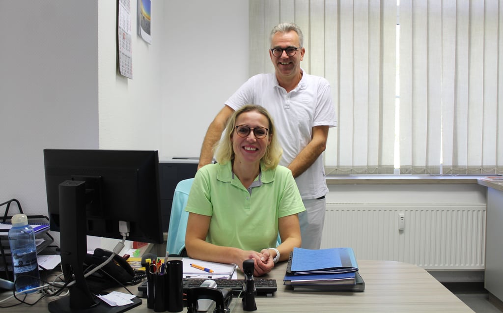 Nachwuchs in der Praxis: Eileen Besser (l.) unterstützt seit 1. September Dr. Jörg Schulze (r.) und seine Kollegin Dr. Carola Lüke.