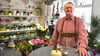 Detlef Tomandl hat in Osterburg den Blumenladen „Pusteblume“ eröffnet. Er kümmert sich um den Papierkram.