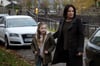 Cathrin Blake (Désirée Nosbusch, r) mit Maisie, der Tochter ihrer Patientin (Molly McCann), in einer Szene des Films „Der Irland-Krimi: Familienbande“.