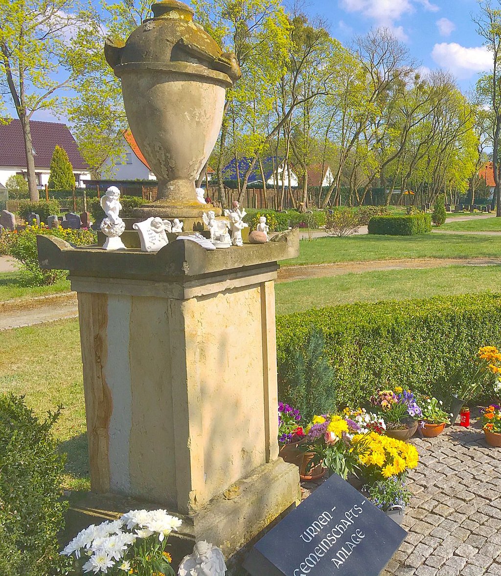 Urnengemeinschaftsanlage auf dem Friedhof Möckern.