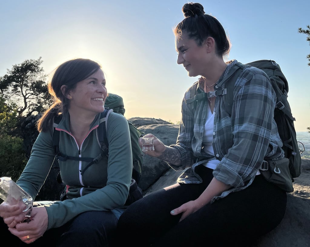Gemeinsam gehen sie wilde Wege: Die Blankenburgerinnen Maria Müller (links) und Julia Gall haben "Die Wanderei" gegründet.
