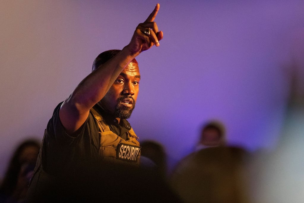 US-Rapper Kanye West sorgte bei der Pariser Fashion-Week für Kopfschütteln.