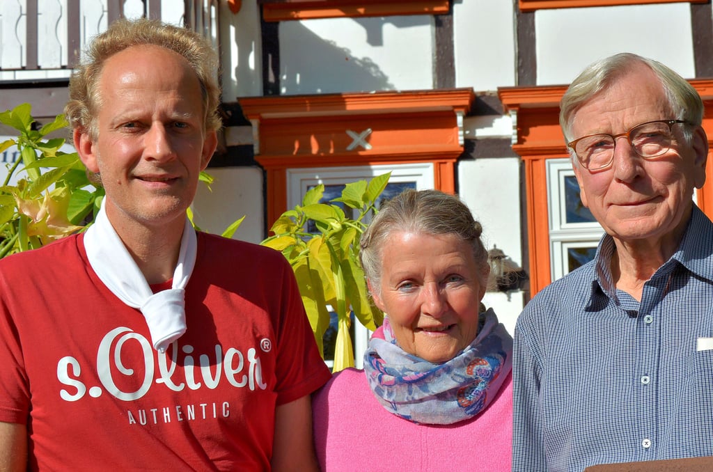Oliver, Anita und Peter Freff (von links) haben 32 Jahre lang die Gaststättenlandschaft Halberstadts mit geprägt. Doch zum Jahresende schließen sie ihr „Wirtshaus am Park“ endgültig.
