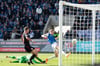 Magdeburgs Luca Schuler erzielt den Treffer zum 1:0 gegen Jahn Regensburg.